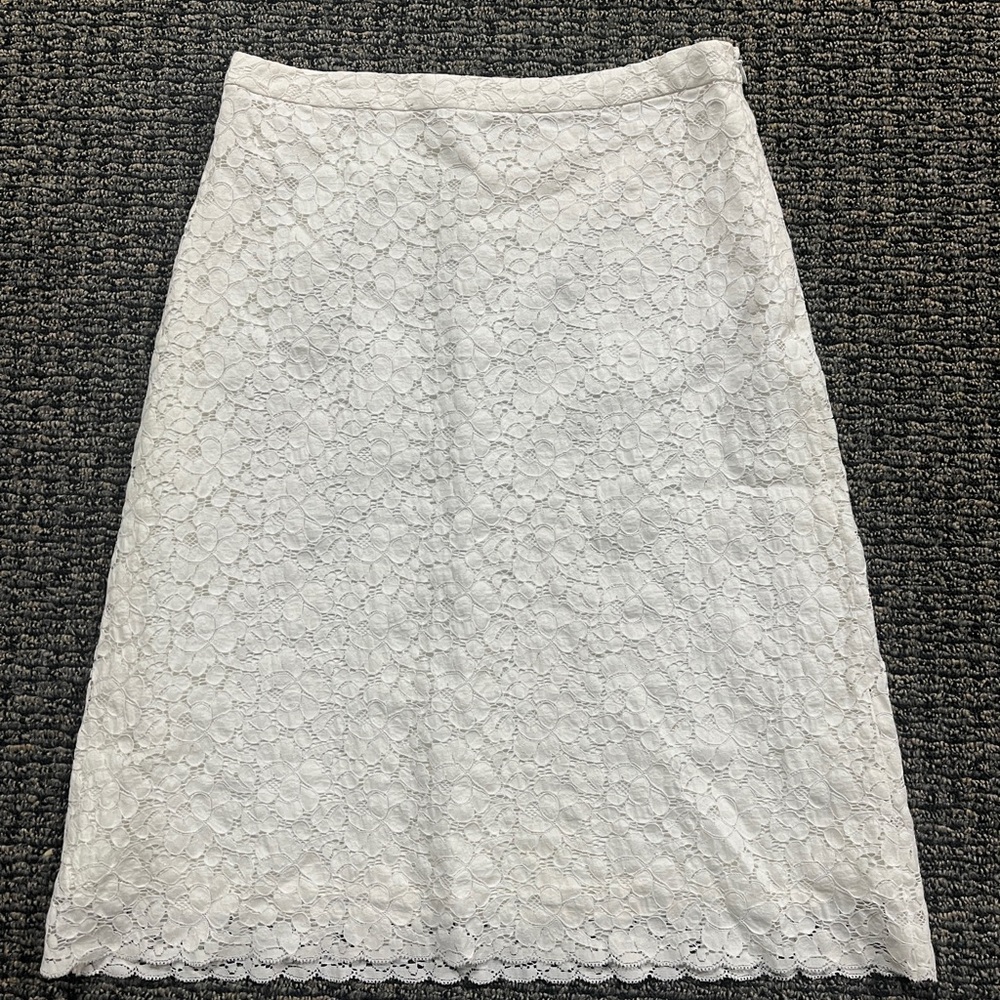 Banana Republic size 2 White Lace A-Line Women's Skirt. Vintage 2004.